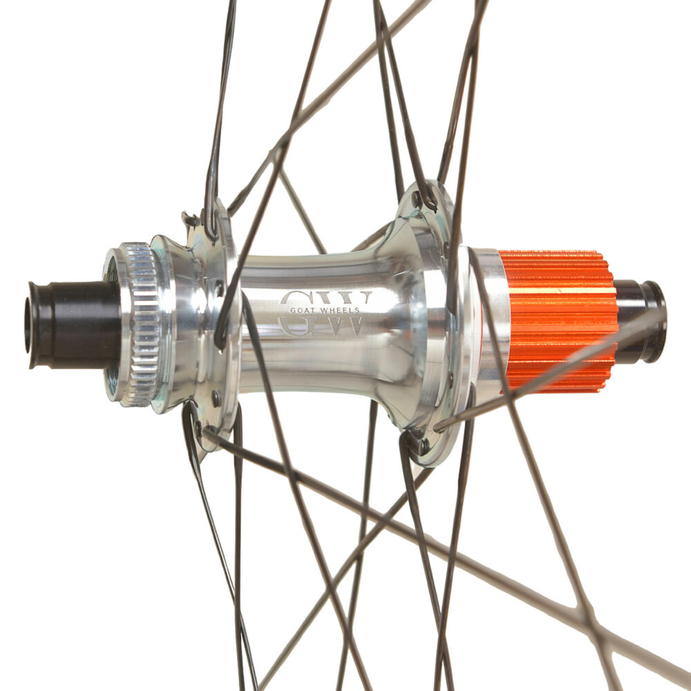 DSC_0017 Roues Carbone 50mm Markhor D50 vue du centre avec le moyeux Aivee