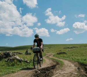 vélo gravel dans les chemins