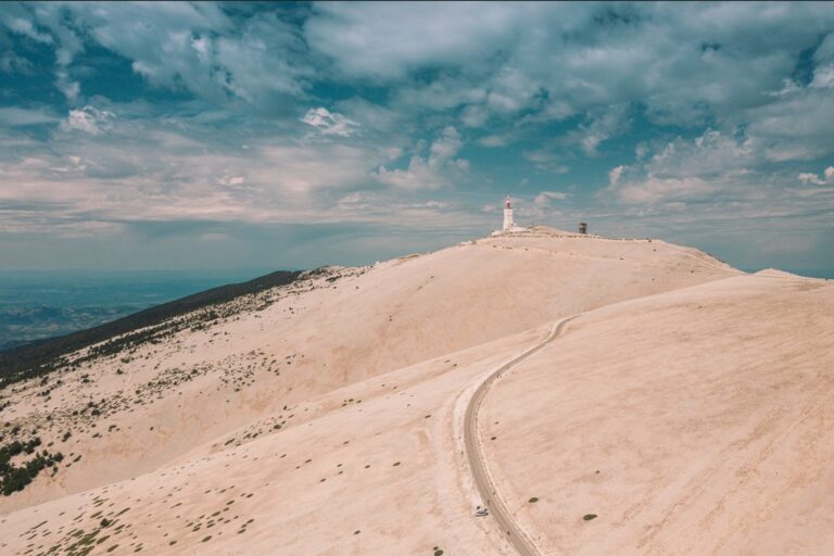 vue du Mont Ventoux : lieu de plusieurs épreuves cyclosportives