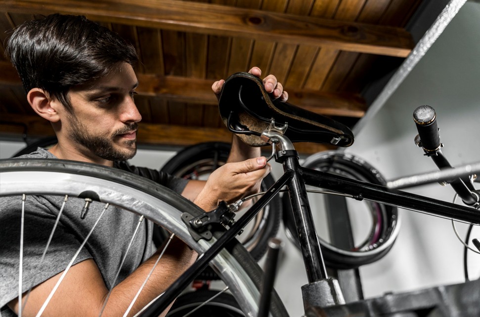 ajustement de la hauteur de selle sur un vélo