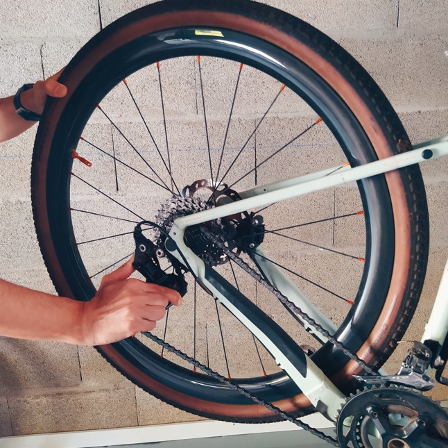 retrait d'une roue arrière de vélo à disque